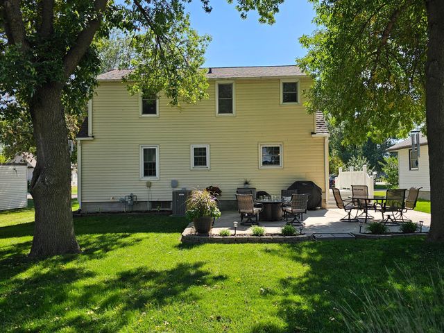 203 3rd Avenue E, Lamberton, MN 56152