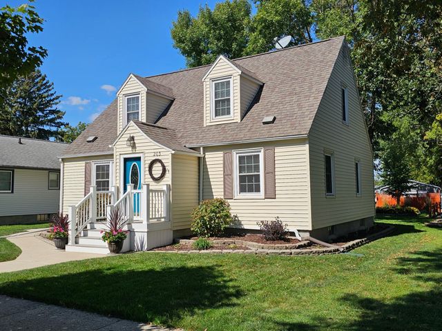 203 3rd Avenue E, Lamberton, MN 56152