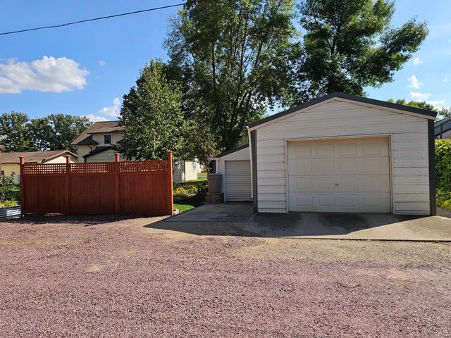 203 3rd Avenue E, Lamberton, MN 56152