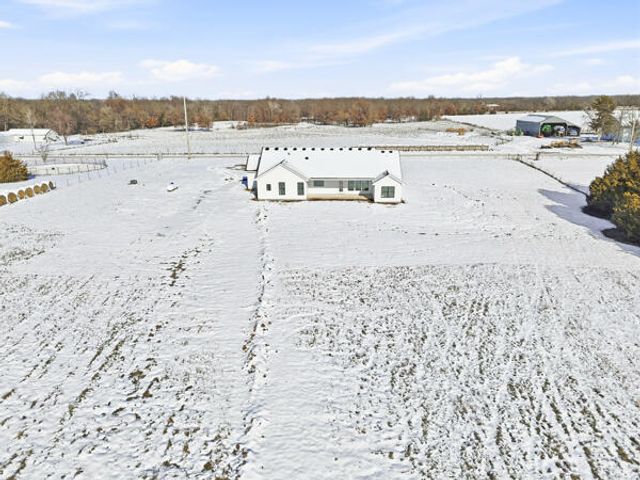 10750 E ROBERTS LN, Centralia, MO 65240