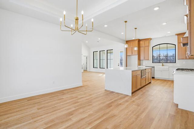 10750 E ROBERTS LN, Centralia, MO 65240