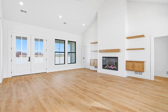 10750 E ROBERTS LN, Centralia, MO 65240