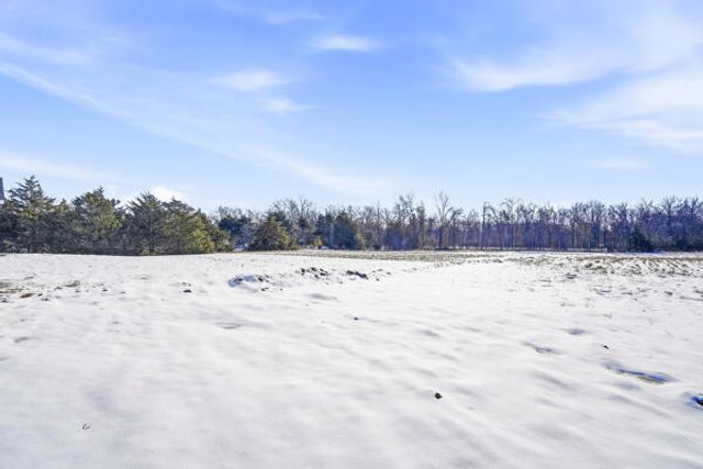 10750 E ROBERTS LN, Centralia, MO 65240