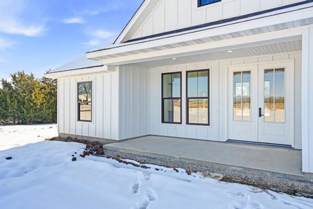 10750 E ROBERTS LN, Centralia, MO 65240