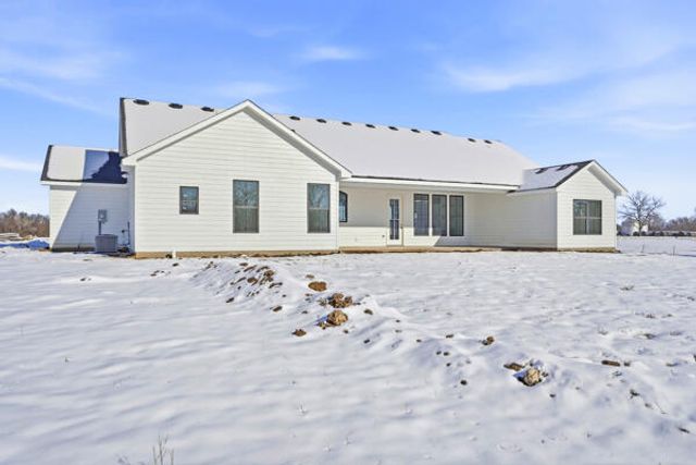 10750 E ROBERTS LN, Centralia, MO 65240