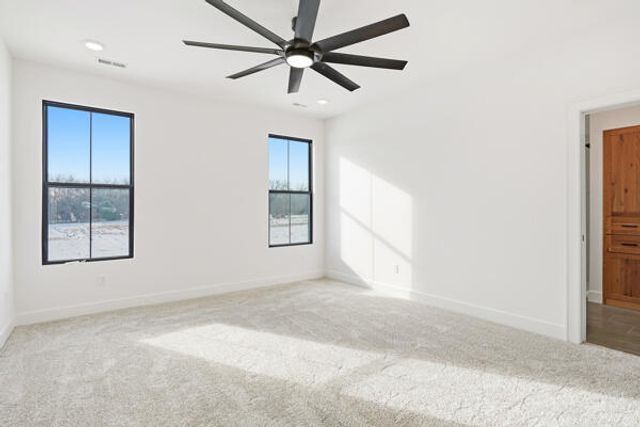 10750 E ROBERTS LN, Centralia, MO 65240