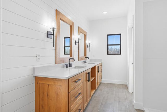 10750 E ROBERTS LN, Centralia, MO 65240