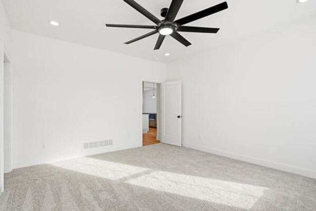 10750 E ROBERTS LN, Centralia, MO 65240