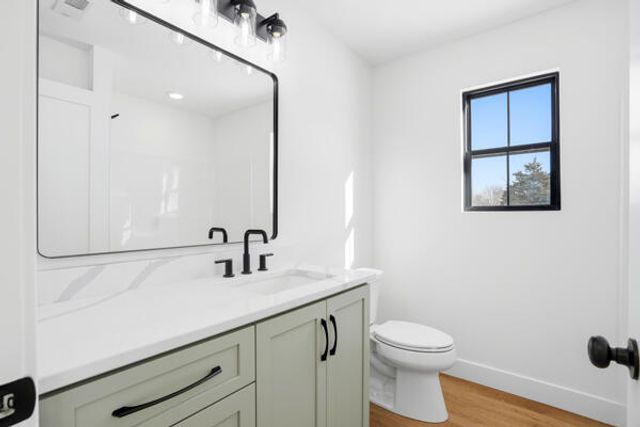 10750 E ROBERTS LN, Centralia, MO 65240