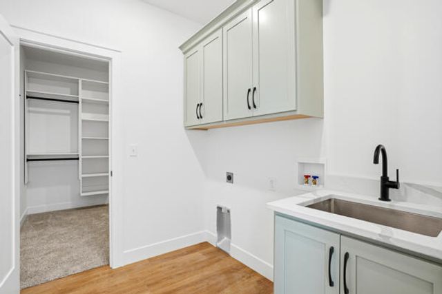 10750 E ROBERTS LN, Centralia, MO 65240