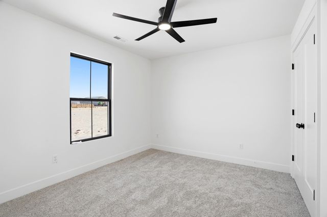 10750 E ROBERTS LN, Centralia, MO 65240