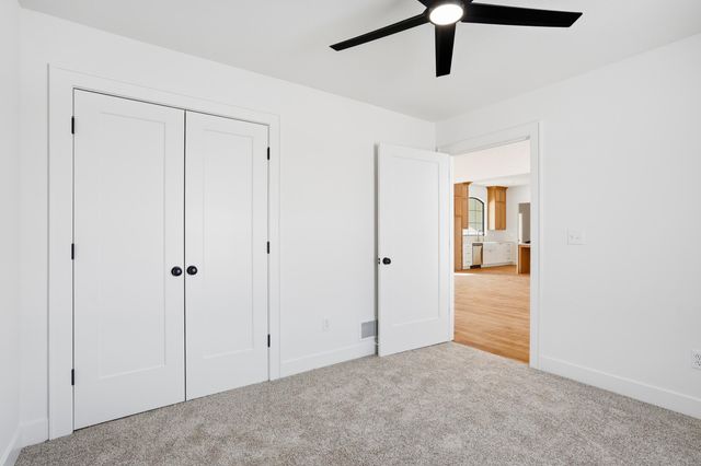 10750 E ROBERTS LN, Centralia, MO 65240