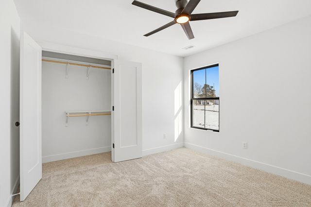 10750 E ROBERTS LN, Centralia, MO 65240