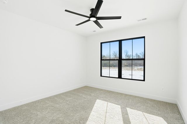 10750 E ROBERTS LN, Centralia, MO 65240