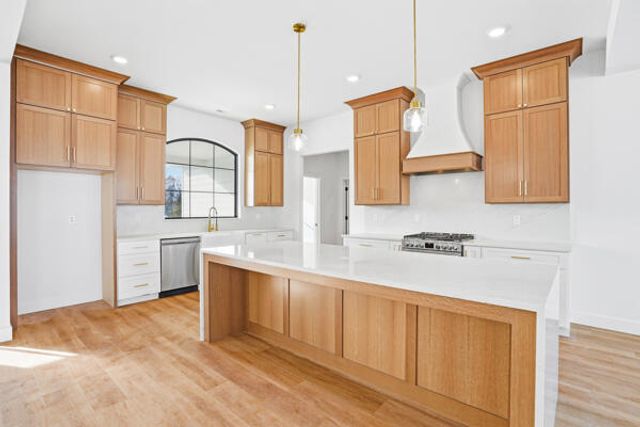 10750 E ROBERTS LN, Centralia, MO 65240