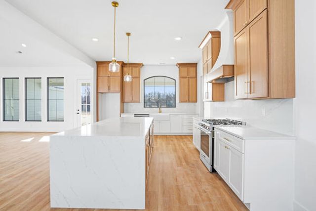 10750 E ROBERTS LN, Centralia, MO 65240