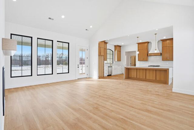 10750 E ROBERTS LN, Centralia, MO 65240