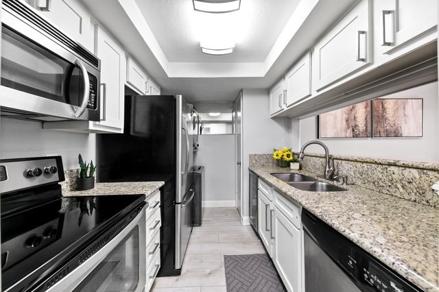 7700 Creekbend Drive 78, Houston, TX 77071