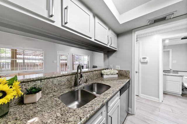 7700 Creekbend Drive 78, Houston, TX 77071