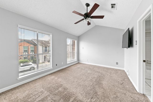 7700 Creekbend Drive 78, Houston, TX 77071