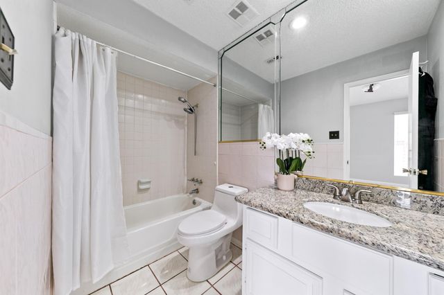 7700 Creekbend Drive 78, Houston, TX 77071