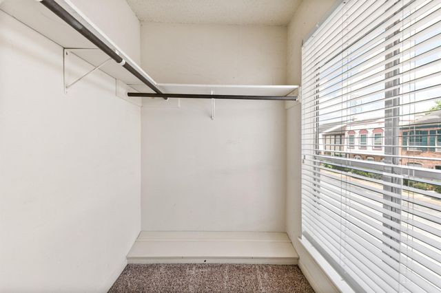 7700 Creekbend Drive 78, Houston, TX 77071