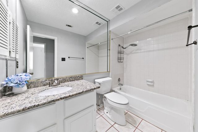 7700 Creekbend Drive 78, Houston, TX 77071