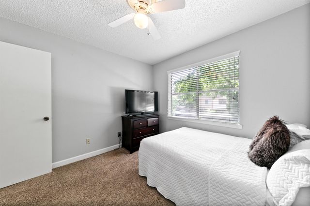 7700 Creekbend Drive 78, Houston, TX 77071