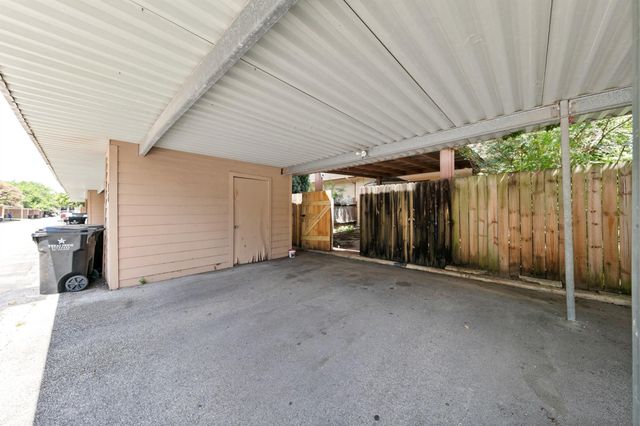 7700 Creekbend Drive 78, Houston, TX 77071