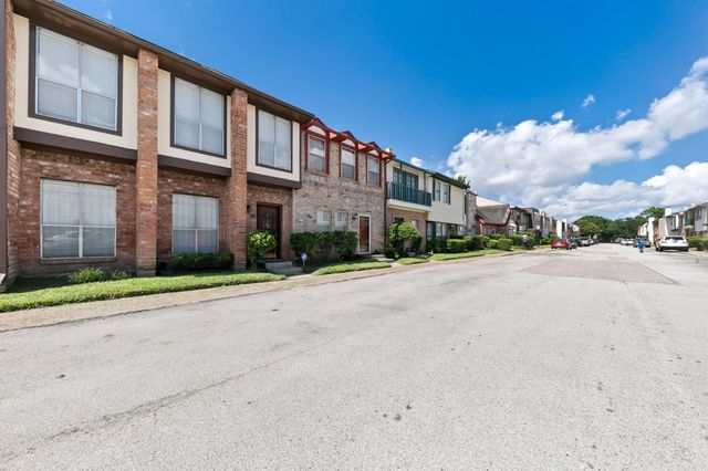 7700 Creekbend Drive 78, Houston, TX 77071