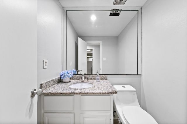 7700 Creekbend Drive 78, Houston, TX 77071