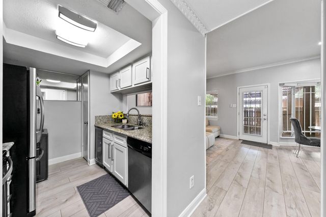 7700 Creekbend Drive 78, Houston, TX 77071