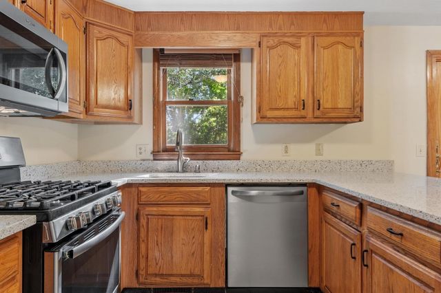 895 Wellman Avenue 895, Chelmsford, MA 01863