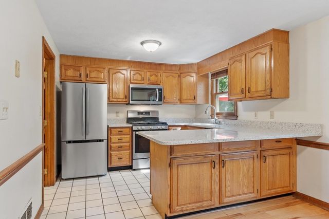 895 Wellman Avenue 895, Chelmsford, MA 01863