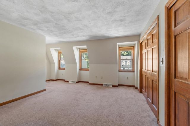 895 Wellman Avenue 895, Chelmsford, MA 01863