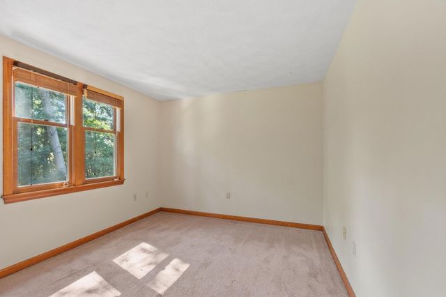 895 Wellman Avenue 895, Chelmsford, MA 01863