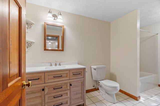 895 Wellman Avenue 895, Chelmsford, MA 01863