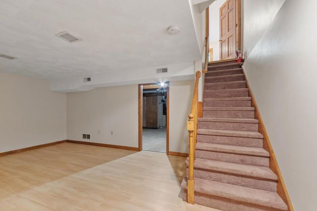 895 Wellman Avenue 895, Chelmsford, MA 01863