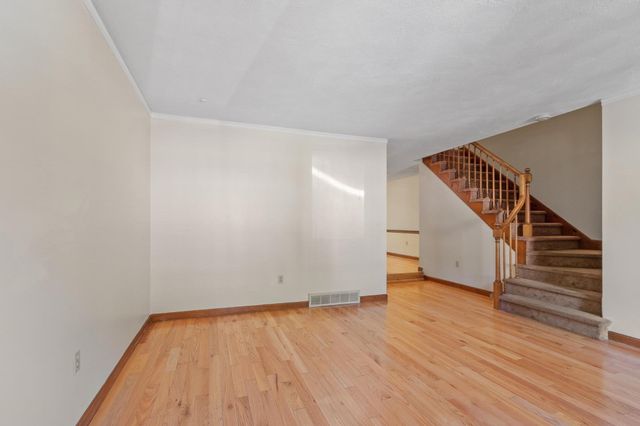 895 Wellman Avenue 895, Chelmsford, MA 01863