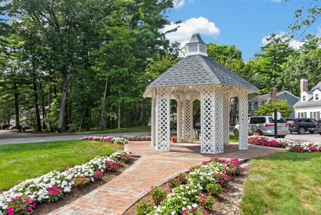 895 Wellman Avenue 895, Chelmsford, MA 01863