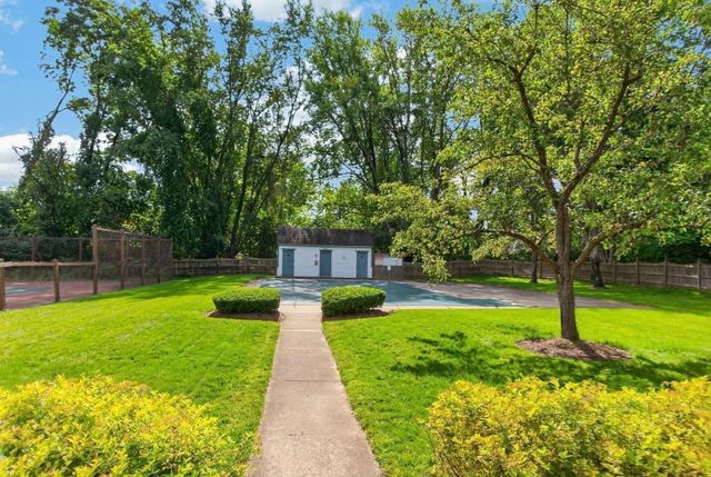 895 Wellman Avenue 895, Chelmsford, MA 01863