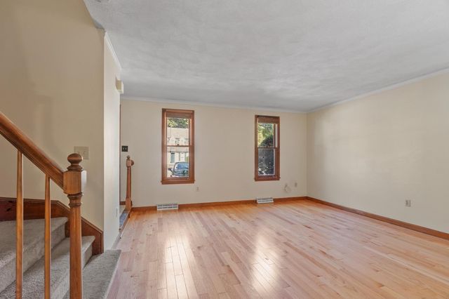 895 Wellman Avenue 895, Chelmsford, MA 01863