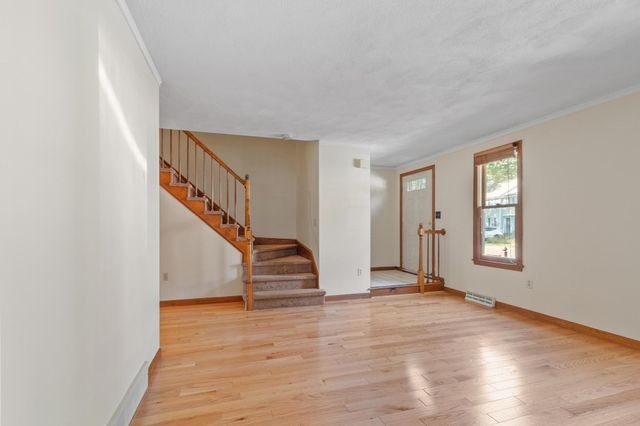 895 Wellman Avenue 895, Chelmsford, MA 01863