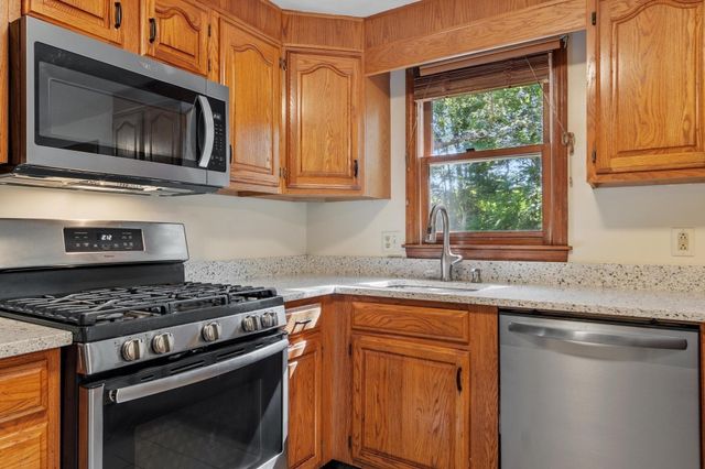 895 Wellman Avenue 895, Chelmsford, MA 01863