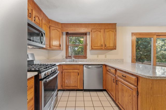 895 Wellman Avenue 895, Chelmsford, MA 01863
