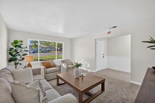 5900 Rich Hill Dr, Orangevale, CA 95662