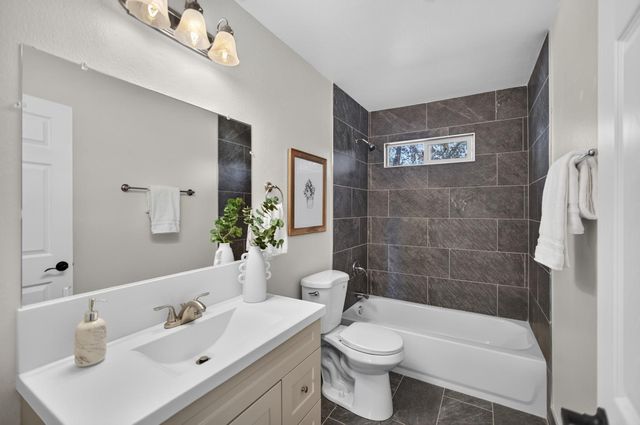 5900 Rich Hill Dr, Orangevale, CA 95662