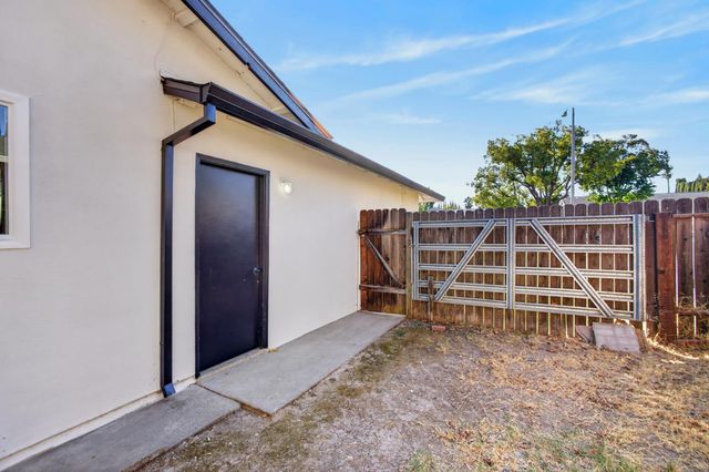 5900 Rich Hill Dr, Orangevale, CA 95662