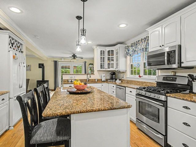 6 June Way, Milton, VT 05468