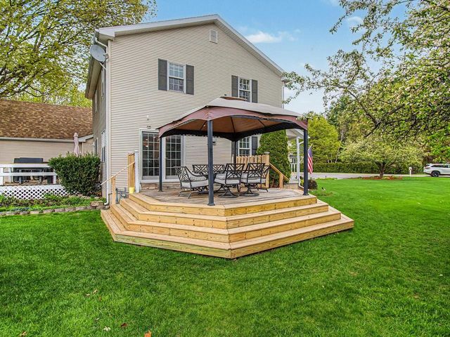 6 June Way, Milton, VT 05468